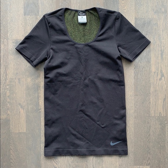 Nike Drifit Hypercool Black Nylon Compression Tee - Picture 3 of 5